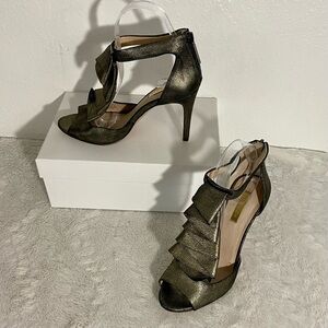 Louise et Cie Mahalah Ruffled Metallic Leather Heels Women’s Size 7.5M